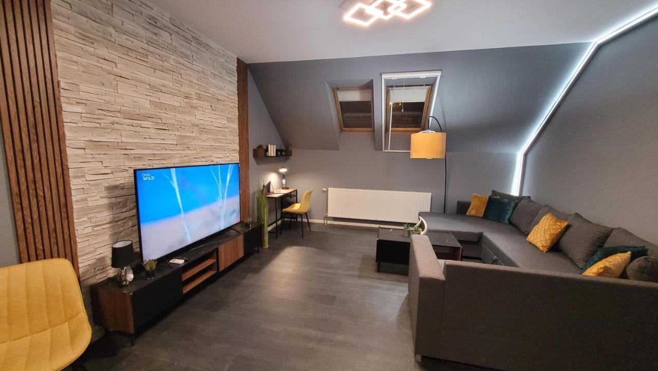 Men's World Apartment *