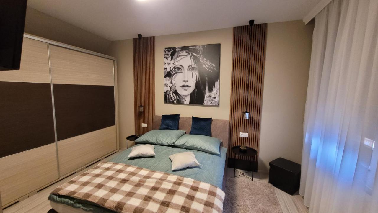 Men's World Apartment