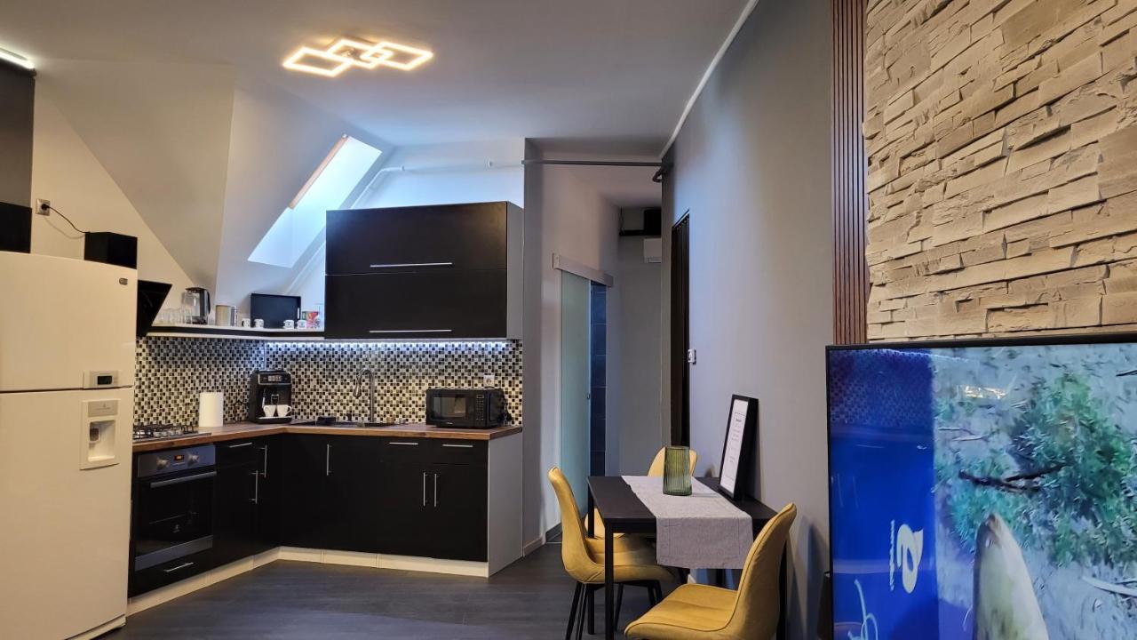 Men's World Apartment *